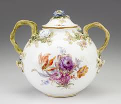 Lot 2327 - Meissen porcelain floral encrusted tureen