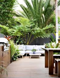 10 Trendy Tropical Garden Ideas To