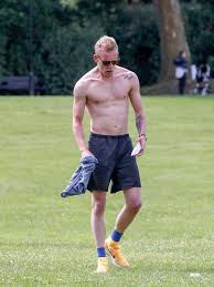 The actress, 33, made the most of her time with her two sons. Laurence Fox Shows Off His Toned Torso As He Enjoys Outdoor Workout Laurence Fox Fantastic Mr Fox Outdoor Workouts