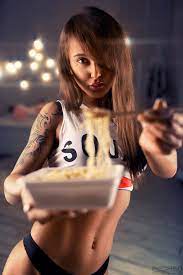 Ura Pechen, Sveta Grachtchenkova, belly, women, tattoo, food, spaghetti,  POV | 1280x1920 Wallpaper - wallhaven.cc