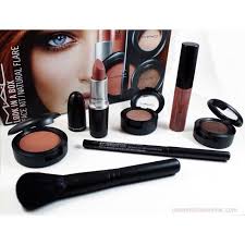 mac look in a box kit natural flare