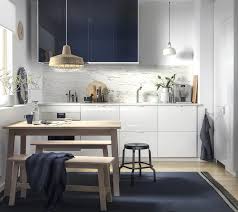 Mira las soluciones para ordenar la pared de tu cocina: Cocinas Pequenas Ikea Lo Tiene Todo Pensado Para Sacarles El Maximo Partido