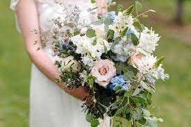 Most wedding coordinators and bridal planning guides suggest that couples set aside between eight and ten percent flower color: Bouquet Cost Off 75 Free Delivery