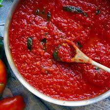 fresh tomato sauce with basil and