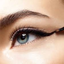 hoe eyeliner aanbrengen oogmake up