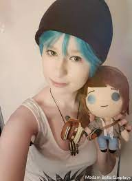 X \ Madam Bella Cosplays در X: «Set of random Chloe selfies! Vest is from  @InsertCoinTees Hot Dawg Man is from @Fangamer Max plush is from  @TeamSanshee @DONTNOD_Ent @LISFansDotCom @SquareEnix @SQUARE_ENIX_EU  @luc_baghadoust @