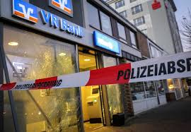 Deutsche bank filiale kiel rathausplatz 1 24103 kiel telefon: Knallkorper In Bankfiliale Explodiert Erheblicher Schaden Www Foerde News
