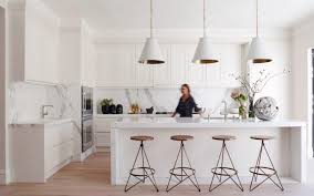Кухнята е много важна стая в къщата и затова е много важно да изберете правилния декор, защото вероятно ще прекарате достатъчно време. Svremenni Beli Kuhni S Neveroyatna Preciznost Interioren Dizajn