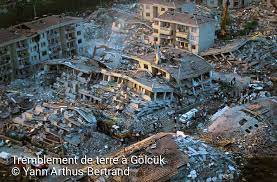 Le dernier tremblement de terre sérieux, d'une magnitude de 5,9, est survenu en 1992. Tremblement De Terre A Golcuk