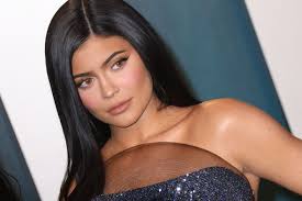 kylie jenner returns to insram and