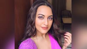 purple eye makeup looks of sonakshi