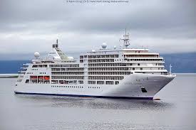 cruise ship docks in darwin australia