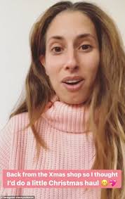 Stacey solomon is a british singer and reality star who has a net worth of $5 million. Stacey Solomon Spends 5 Per Present On Christmas Shopping Daily Mail Online