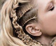 Ženské účesy byly závislé na jejich věku a rodinném stavu. 47 Lagertha Ideas Ucesy Vikingove Vlasy