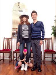 hitomiが長男妊娠中に撮影した、夫と長女との笑顔な3SHOT公開「今日から結婚7年目に…」 | E-TALENTBANK co.,ltd.