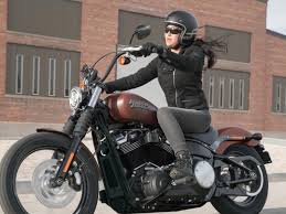 features of cruiser motorcycles