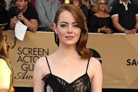 emma stone got ready for the sag awards