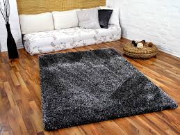 Hier trägt der teppich zu einem behaglichen ambiente bei und macht einen kühlen fliesenboden wohnlich. Hochflor Shaggy Teppich Luxus Feeling Mix Anthrazit In 24 Grossen