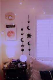 Inspire your design with these beautiful and creative girl's room wall décor ideas. 30 Pinterest Worthy Dorm Room Ideas For You Vintage Bedroom Decor Cute Room Decor Dorm Room Inspiration