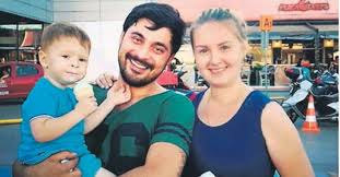 Ailesinin 5 çocuğundan 4'ü erkek bir tanesi de kızdır. Turkucu Latif Dogan In Gelini Aleyna Dogan In Akil Almaz Plani Son Dakika Magazin Haberleri