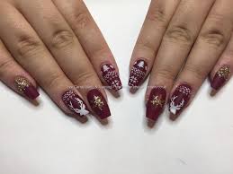 Build your nails with acrylic gel and choose two nail polishes, in red and golden colors. Red And Gold Christmas Acrylic Nails Nail And Manicure Trends