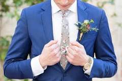 What is the flower called on a man's suit?