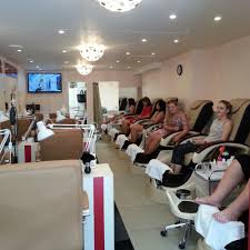 nail salons near 492 queen st