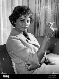 Cigarette smoking sophia loren hi-res stock photography and images - Alamy