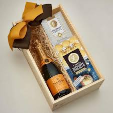The champagne and gift company is the number one shop for unique champagne gift ideas. Champagne Gift Baskets My Baskets