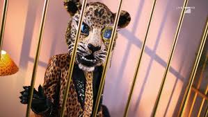 11 episode, the leopard was revealed to be singer seal of kiss from a rose fame. The Masked Singer Deswegen Kann Der Leopard Nicht Selbst Gehen