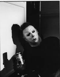 Michael myers isn't any one actor—or even captain kirk—but who can resist taking a peek at michael's face without the mask? The Behind The Scenes Pic Of The Day Michael Myers On The Set Of John Carpenter S Halloween