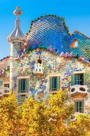 Barcellona offre tantissimo sotto il profilo turistico ricettivo, con attrazioni per tutti i gusti. Barcellona Casa Battlo Sulle Orme Di Gaudi Itinerario Artistico A Barcellona Antoni Gaudi Barcellona Barcellona Spagna