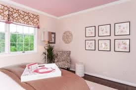 La camera da letto, una delle stanze principali della casa, richiede un'attenzione particolare al momento di scegliere i colori con i quali arredarla. Cromoterapia I Colori Giusti Per Ogni Stanza Della Vostra Casa Studio Arch D