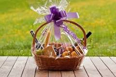 What can I put in a wine gift basket?