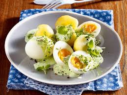 6 minuten, für wachsweiche eier 8 minuten und für mittelharte eier etwa 12 minuten kochzeit einplanen. Eier Kochen So Geht S Richtig Lecker