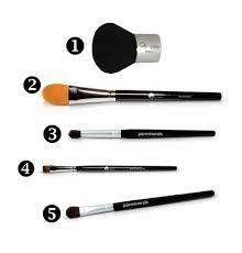 5 makeup brushes everyone needs
