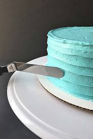 The metal has a pair of bends in it so that the blade sits about half an inch lower than the handle. The Best Cake Decorating Tools A Foodal Buying Guide