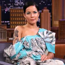 Pregnant halsey stepped out monday in los angeles wearing a ring with boyfriend alev aydin, who lovingly draped his arm around the singer. Halsey And Boyfriend Alev Aydin Got Matching Tattoos In June Teen Vogue