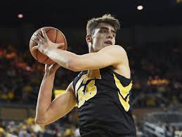 The hawkeyes are looking to take down illinois on friday night, and they'll need their superstar to step up to do so. Iowa Basketball Player Luka Garza S Removed Cyst Weighed 9 Pounds Usa Today Sports