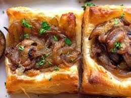 caramelized onion puff pastry bites