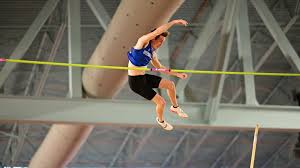 riddle breaks pole vault record at
