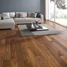 17 advanes of wooden flooring