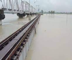Train operations stopped between Darbhanga Samastipur due raise of water in  Bagmati