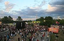 Only 5 dl beer, only one great concert, only 1 cigarette, but saw a there's an annual musical festival in vienna, austria (donauinselfest). Donauinselfest Wikipedia