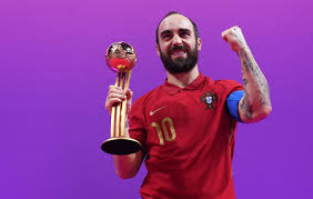É o melhor momento da minha carreira', diz Ricardinho após conquistar a  Copa do Mundo de Futsal - ISTOÉ Independente