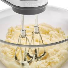 hand mixer with flex edge beaters