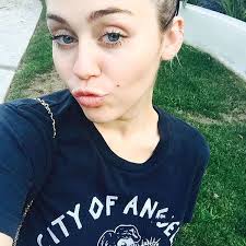 miley cyrus covers up zit on insram