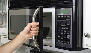 microwave trips breaker when door opens