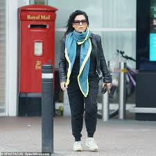 Post your pictures & clips of any past or present eastenders babes. Eastenders Jessie Wallace Cuts A Casual Figure As She Stocks Up On Groceries During Supermarket Run Readsector