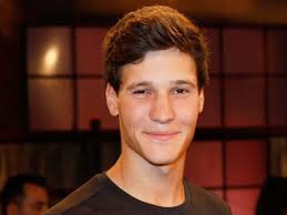 The following season weiss went on to play in a role in the television adaptation of a christmas carol as a. Wincent Weiss Alles Uber Den Popsanger Aus Deutschland